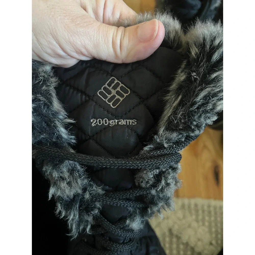 Columbia Women's Heavenly Omni-Heat winter boots‎ in black size 6